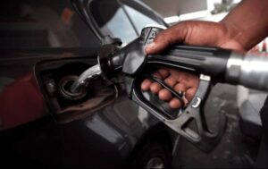 Lire la suite à propos de l’article RDC : 5.400 CDF le litre de carburant sans l’aide de l’État, un scénario alarmant !