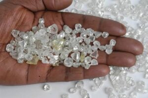 Lire la suite à propos de l’article RDC : 1,4 millions de caracts de diamants produits artisanalement contre 727 000 pour le secteur industriel en 2024